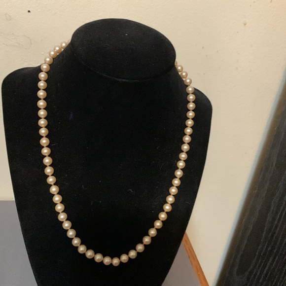 vintage faux pearl necklace 17” - Picture 2 of 5